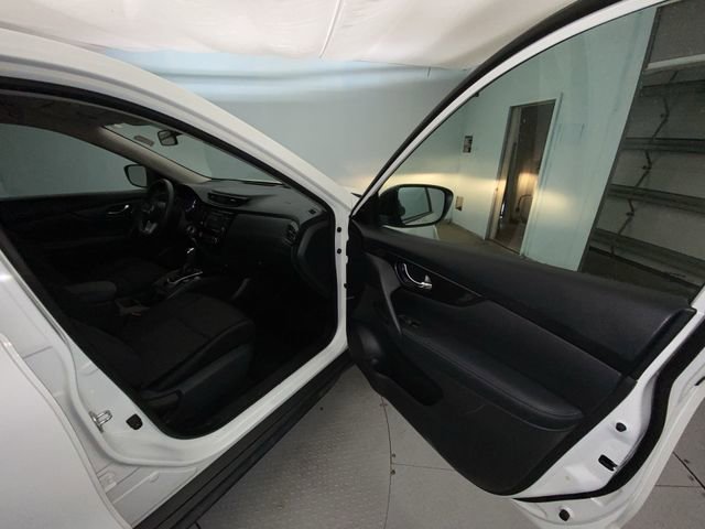 Used 2018 Nissan Rogue S image 23