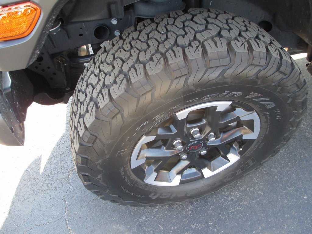 Used 2024 Jeep Wrangler Unlimited Rubicon w/ Technology Group image 11
