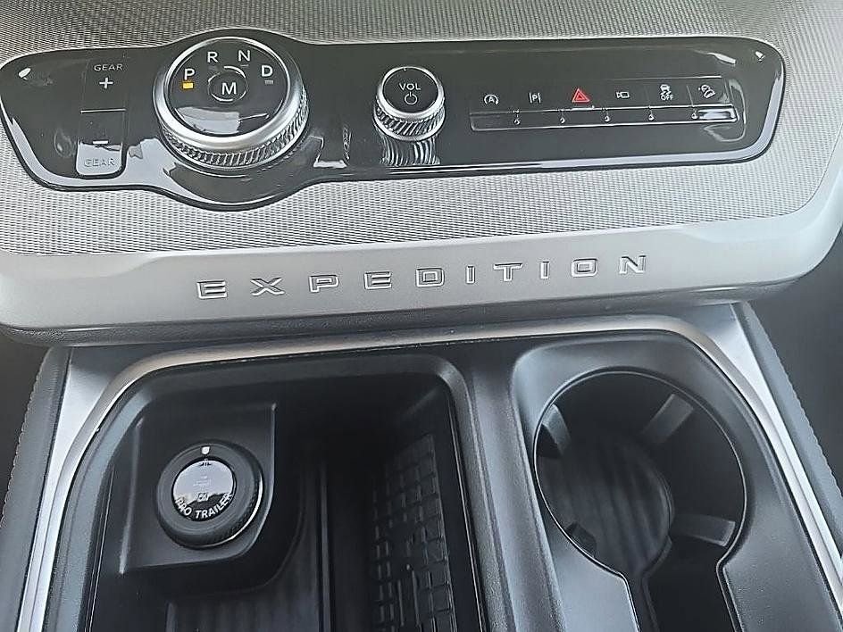 Used 2025 Ford Expedition Max Active AWD/4WD image 26