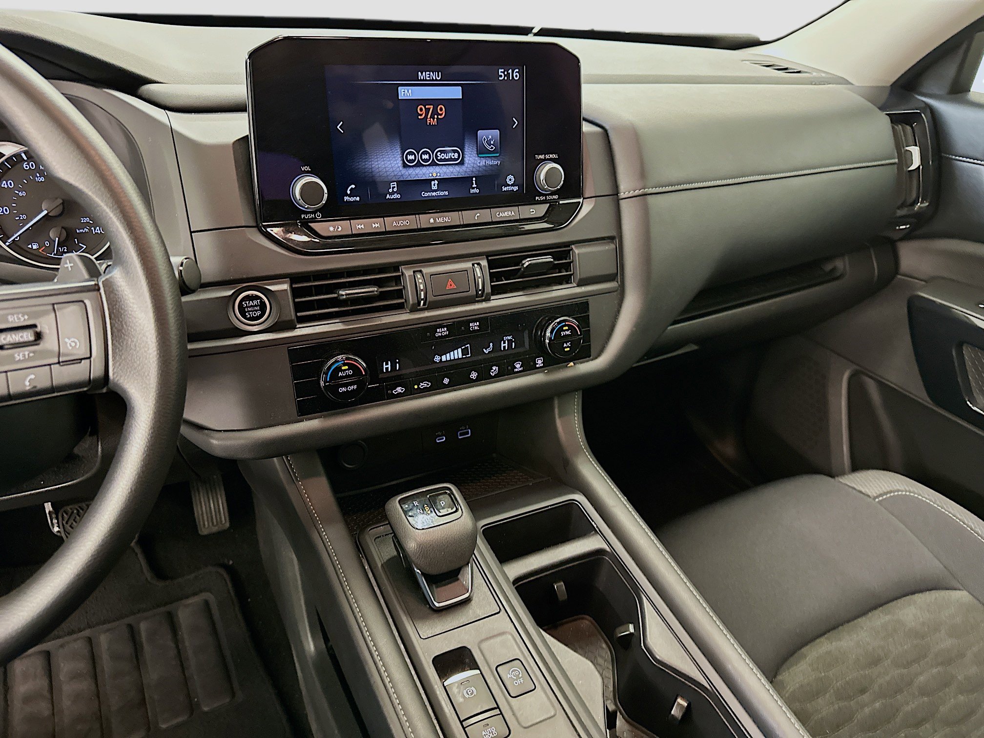 Used 2024 Nissan Pathfinder S image 25