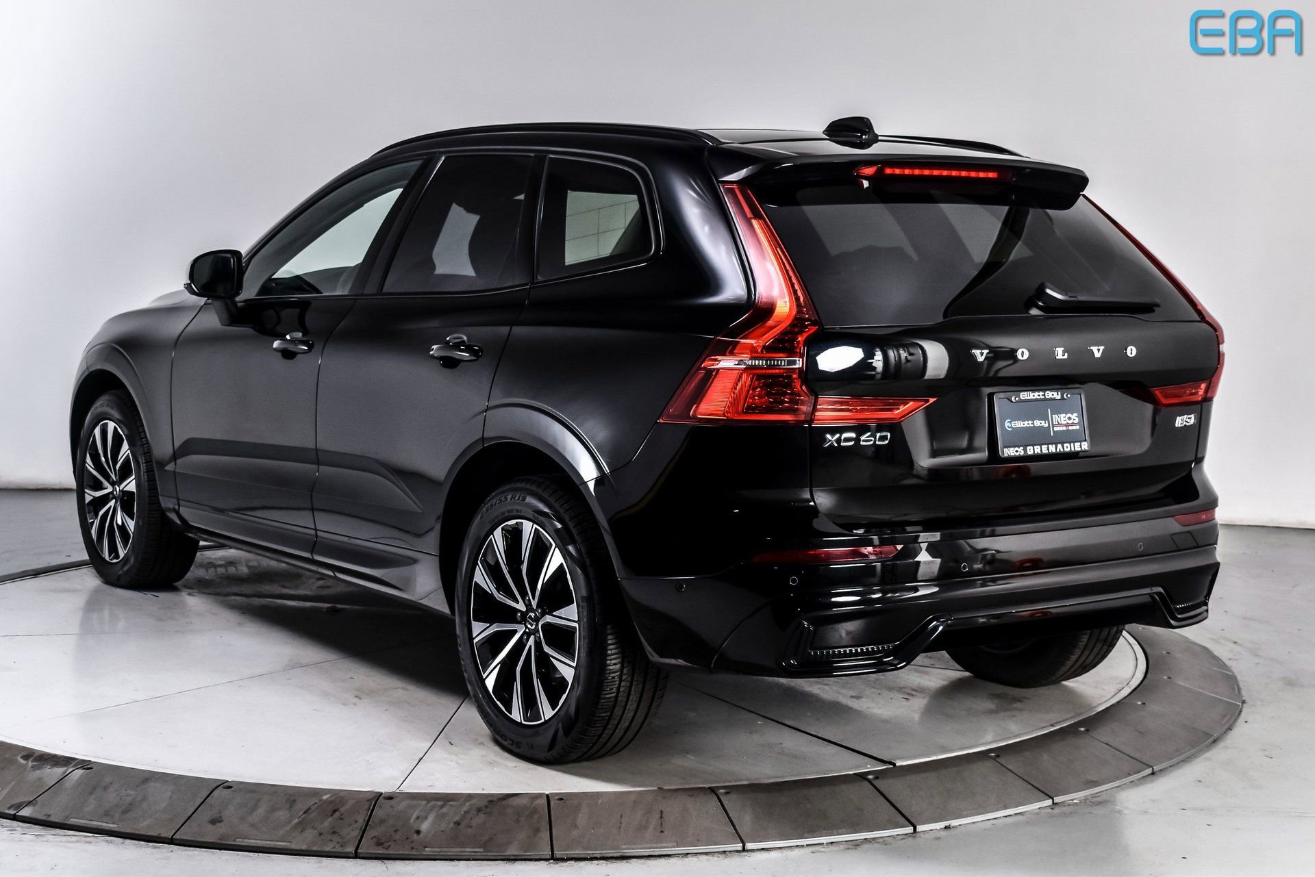 Used 2025 Volvo XC60 B5 Plus AWD/4WD image 4