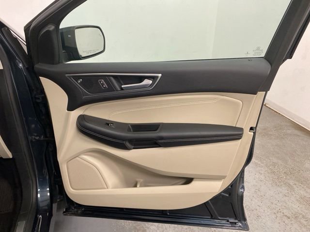 Used 2022 Ford Edge Titanium AWD/4WD image 24