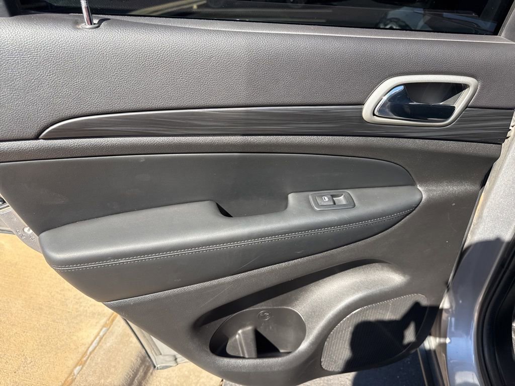 Used 2021 Jeep Grand Cherokee Laredo AWD/4WD image 25