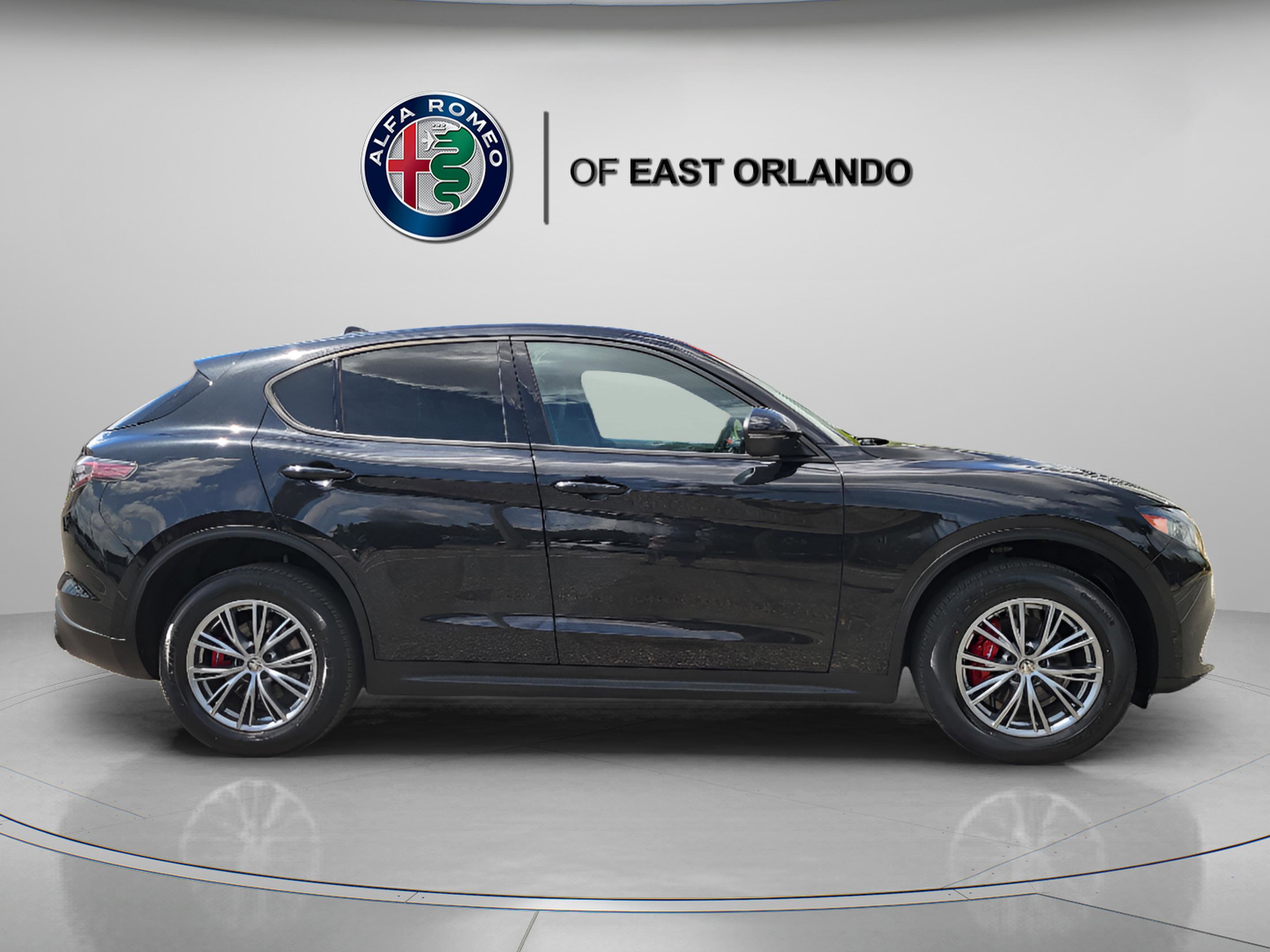 Used 2024 Alfa Romeo Stelvio Sprint image 8