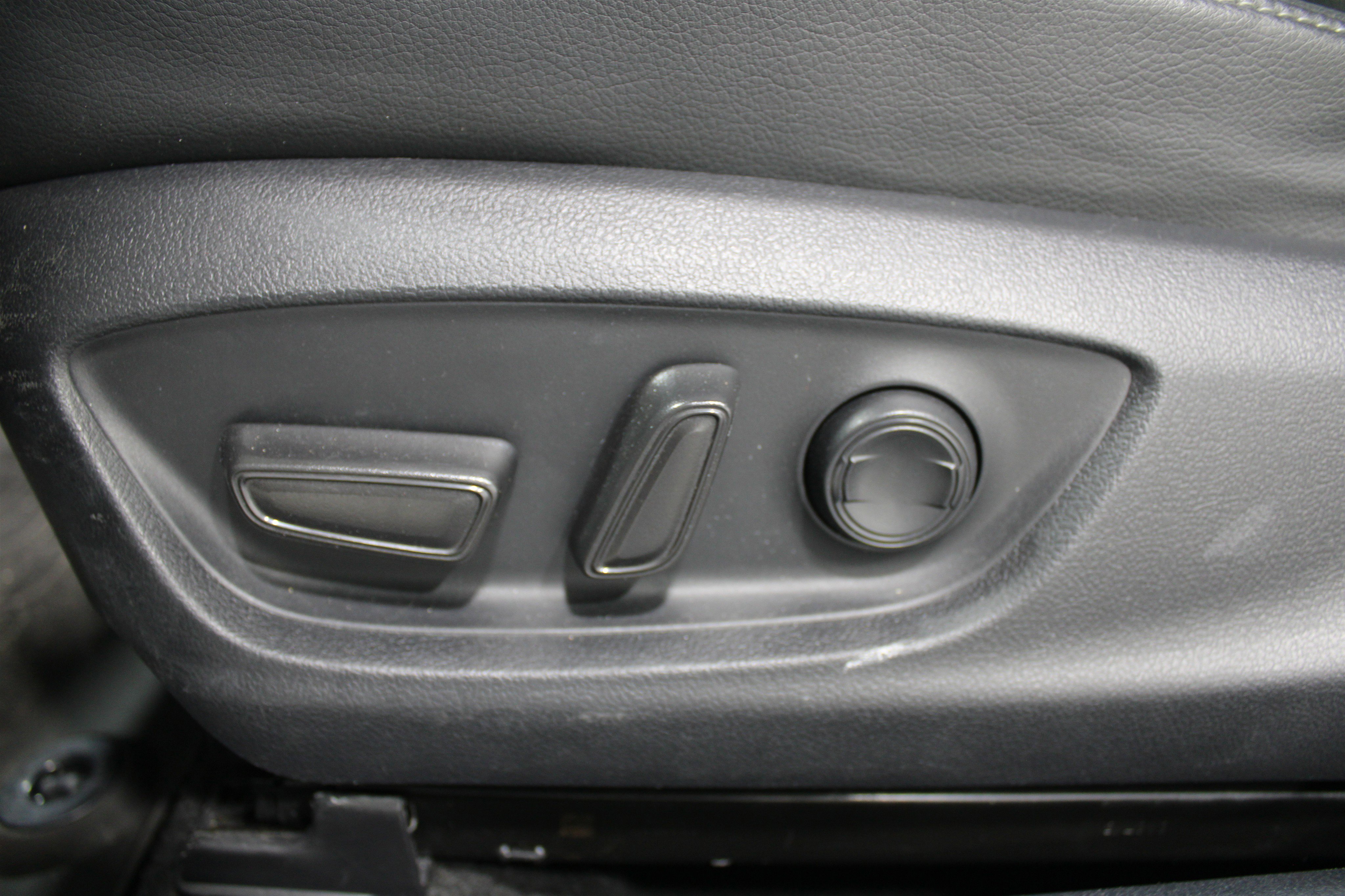 Used 2023 Toyota Camry XLE image 4