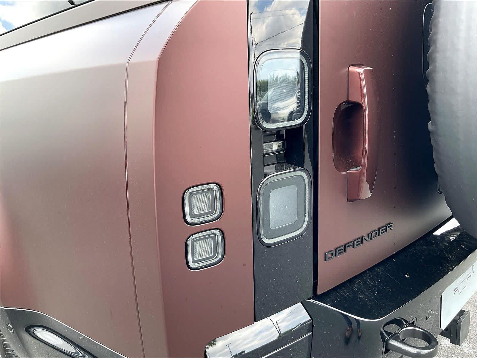New 2026 Land Rover Defender 130 X-Dynamic SE AWD/4WD image 25