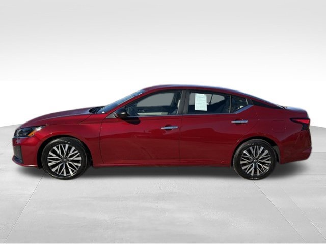 Used 2025 Nissan Altima 2.5 SV FWD image 2