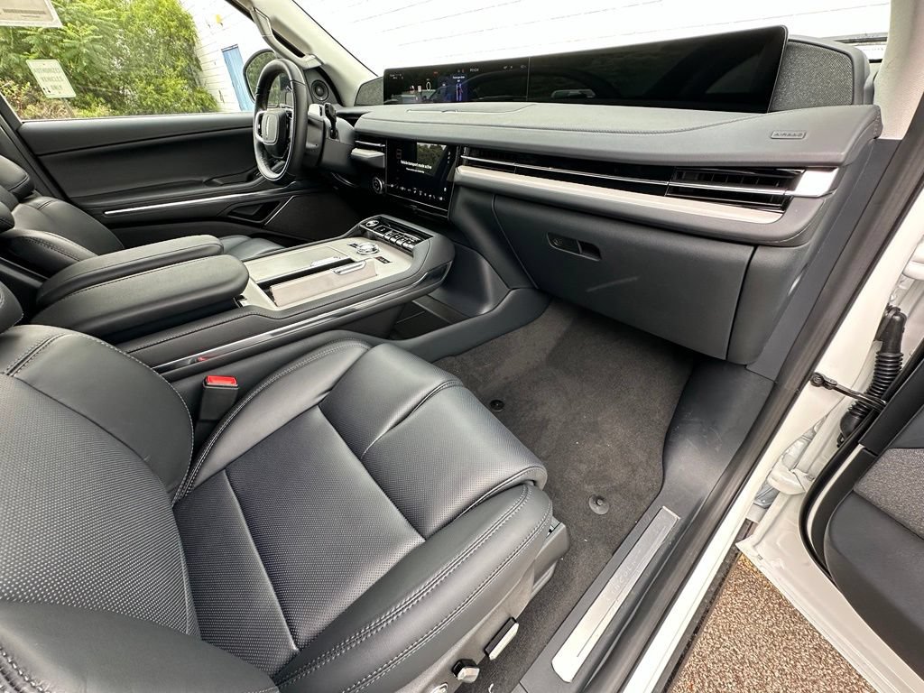 New 2027 Lincoln Navigator Reserve AWD/4WD image 21
