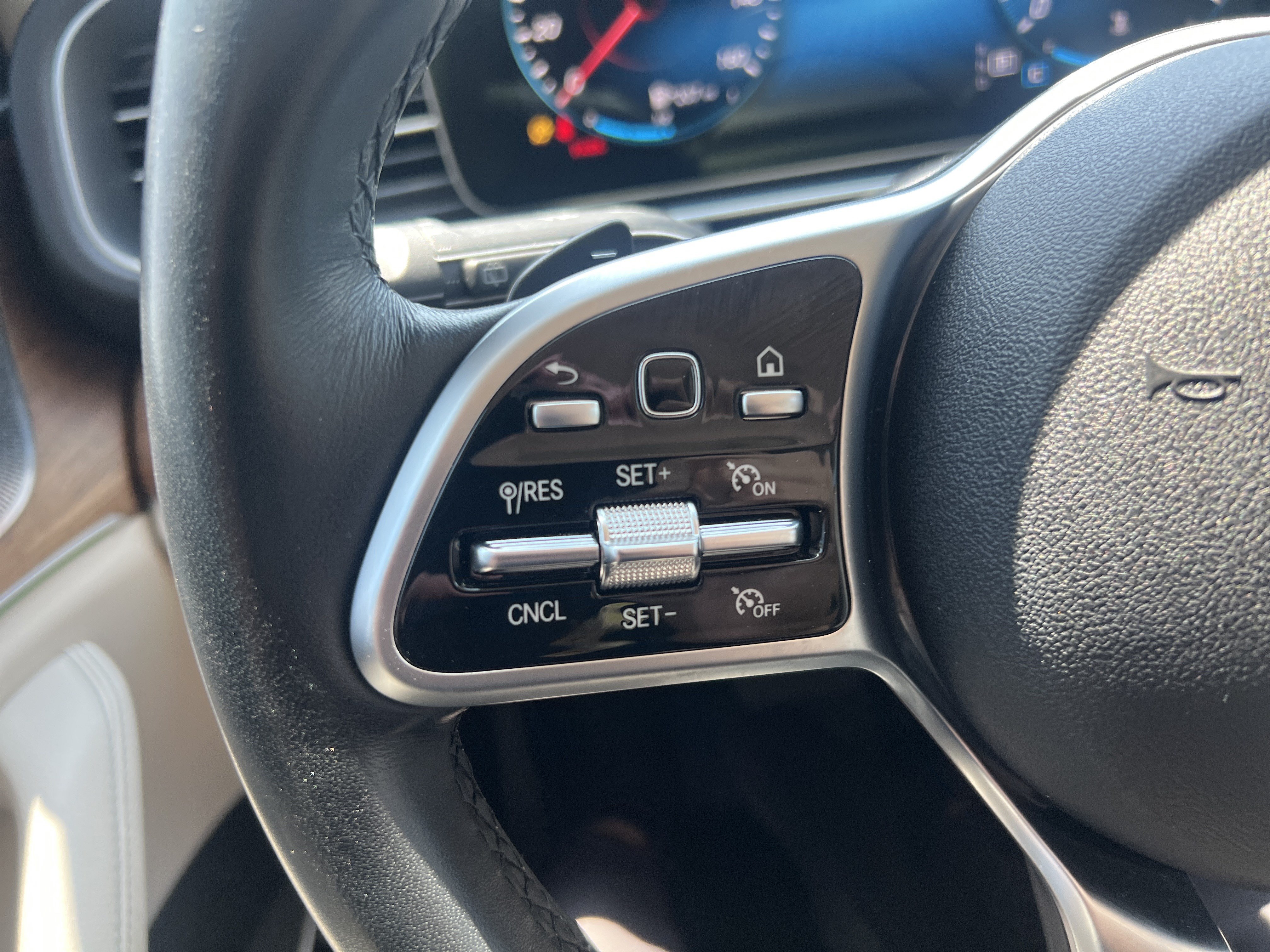 Certified 2023 Mercedes-Benz GLE 350 4MATIC w/ Premium Package image 19