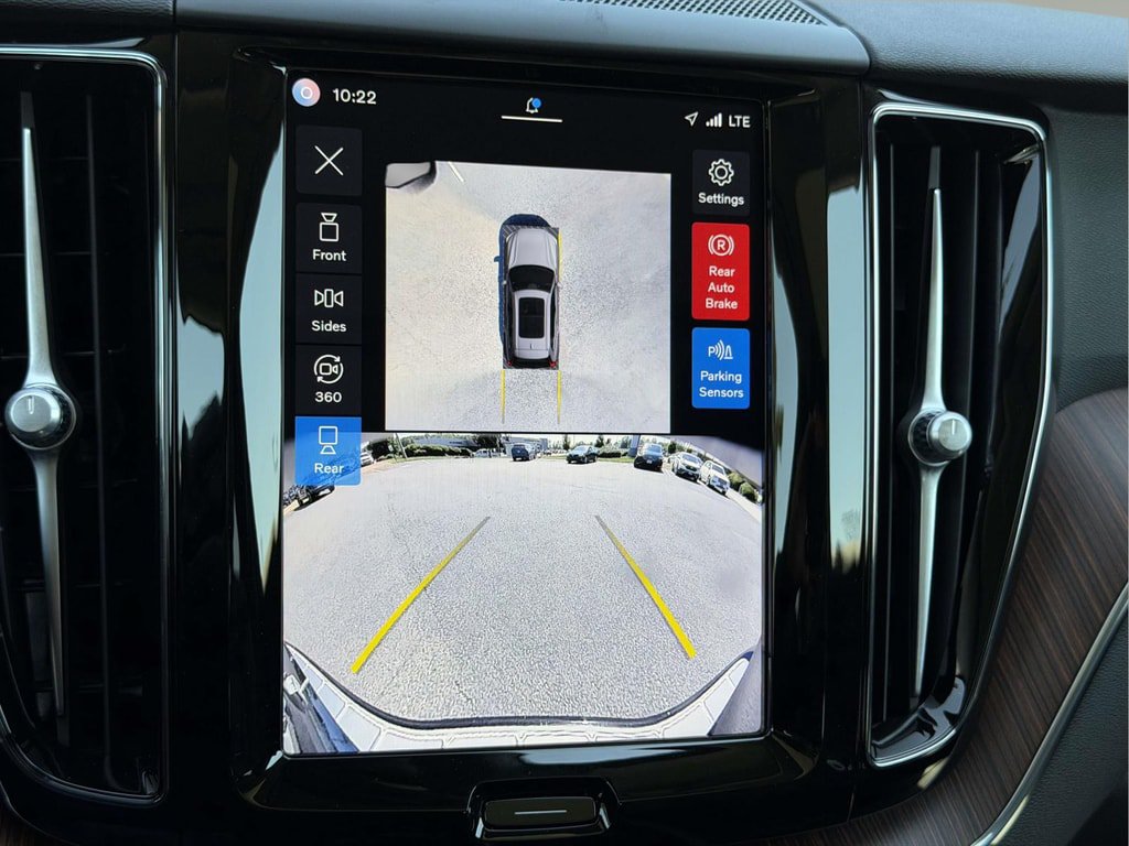Used 2024 Volvo XC60 B5 Plus w/ Protection Package Premier AWD/4WD image 4