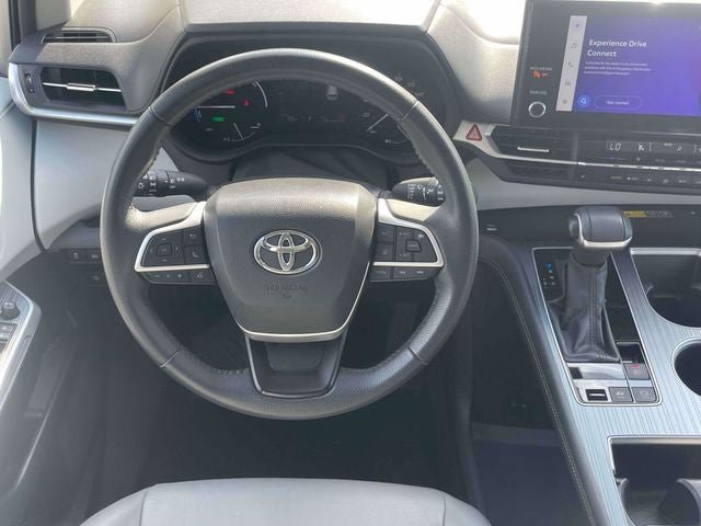 Certified 2025 Toyota Sienna XLE FWD image 16