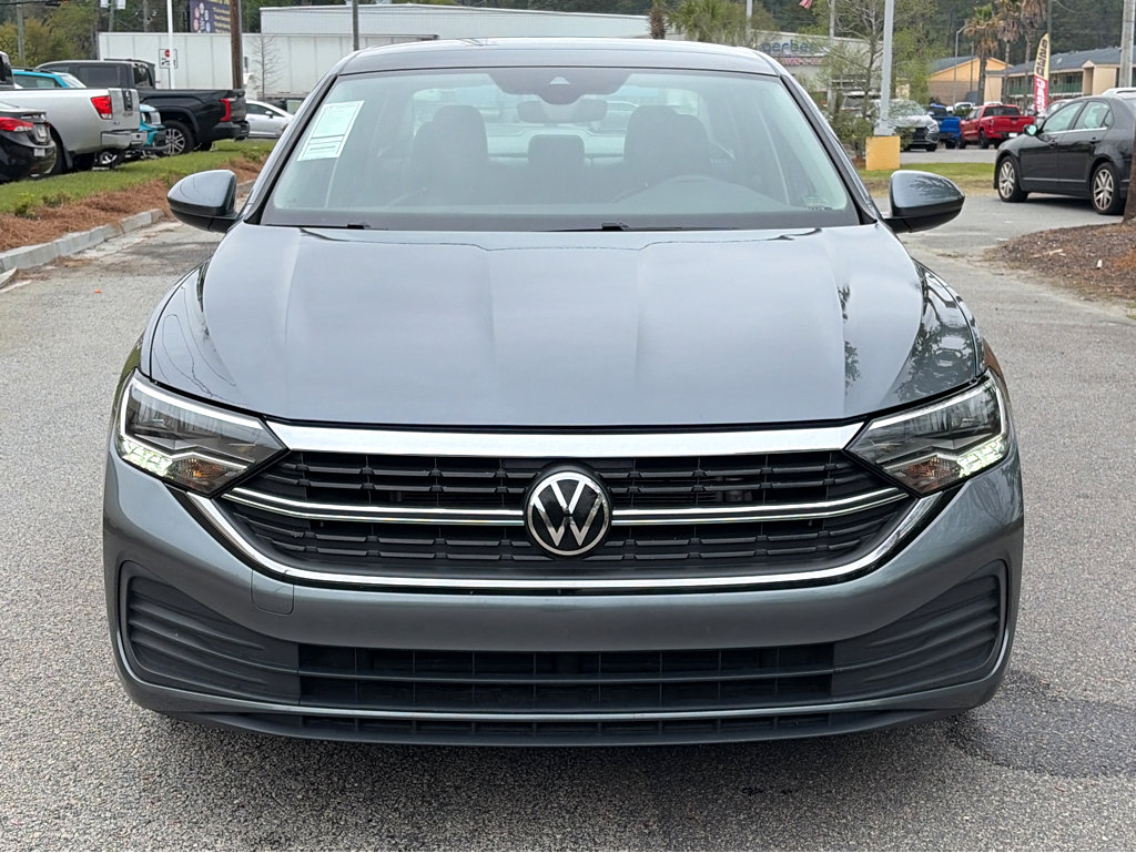 Used 2024 Volkswagen Jetta SE image 2