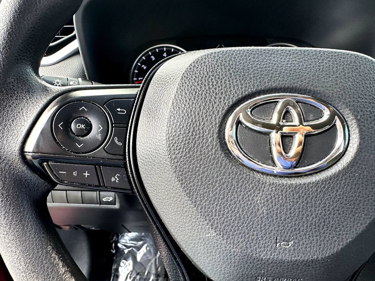 Used 2021 Toyota RAV4 XLE w/ Convenience Package FWD image 25