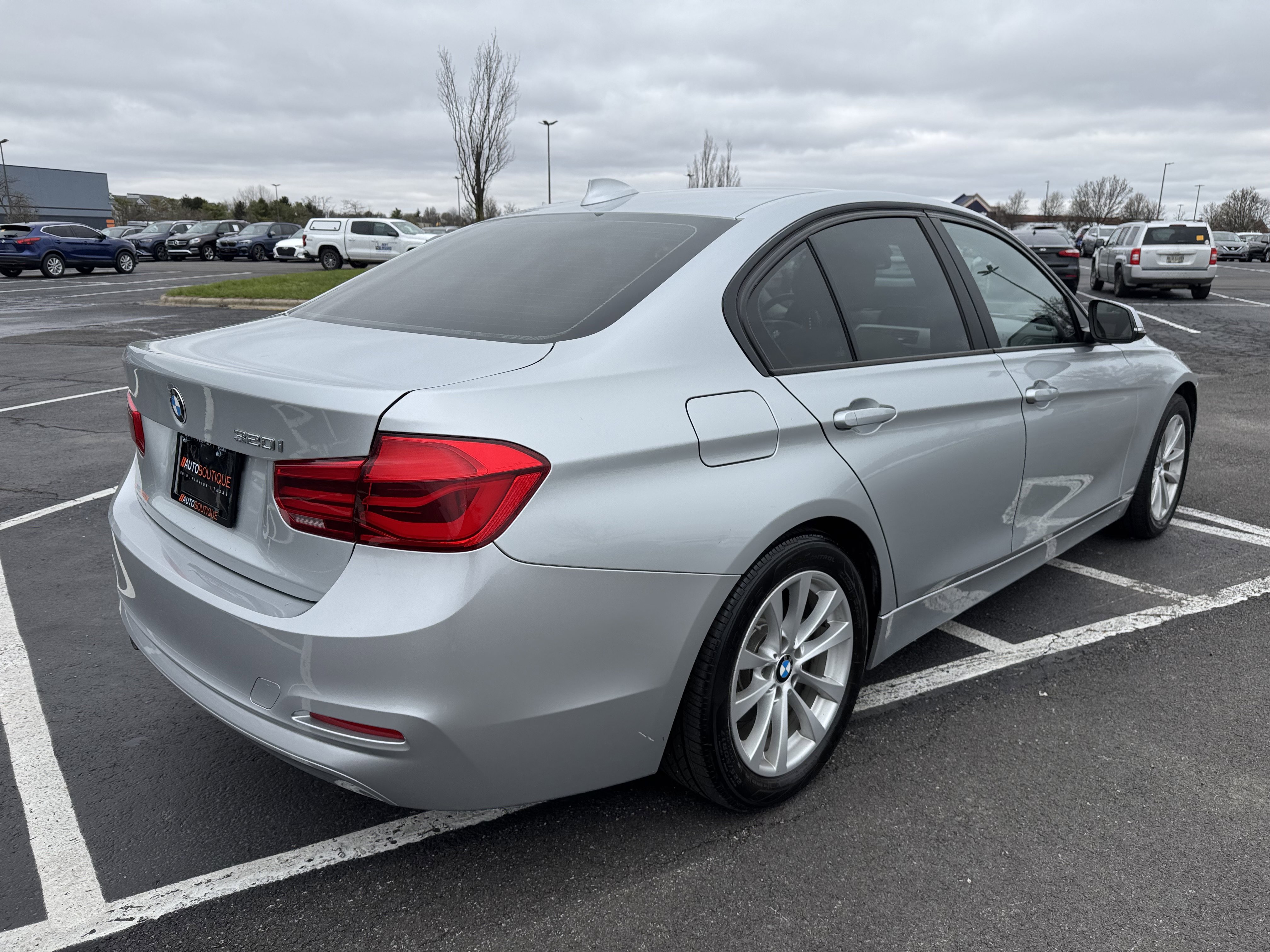 Used 2018 BMW 320i Sedan w/ Convenience Package image 18