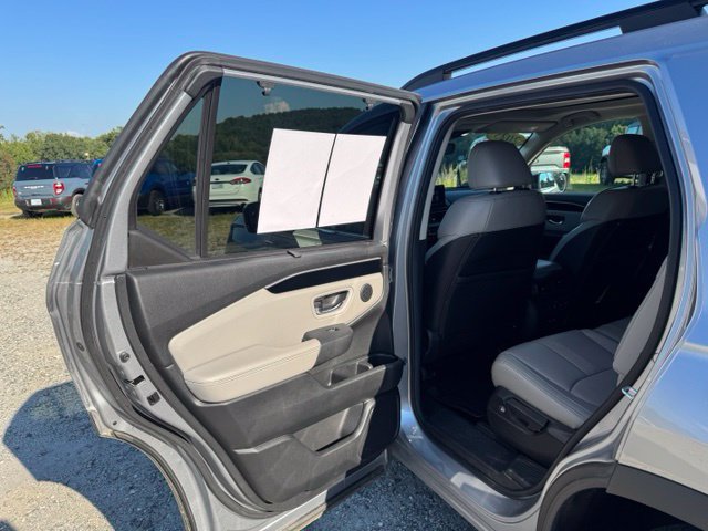 Used 2025 Honda Pilot Touring image 16