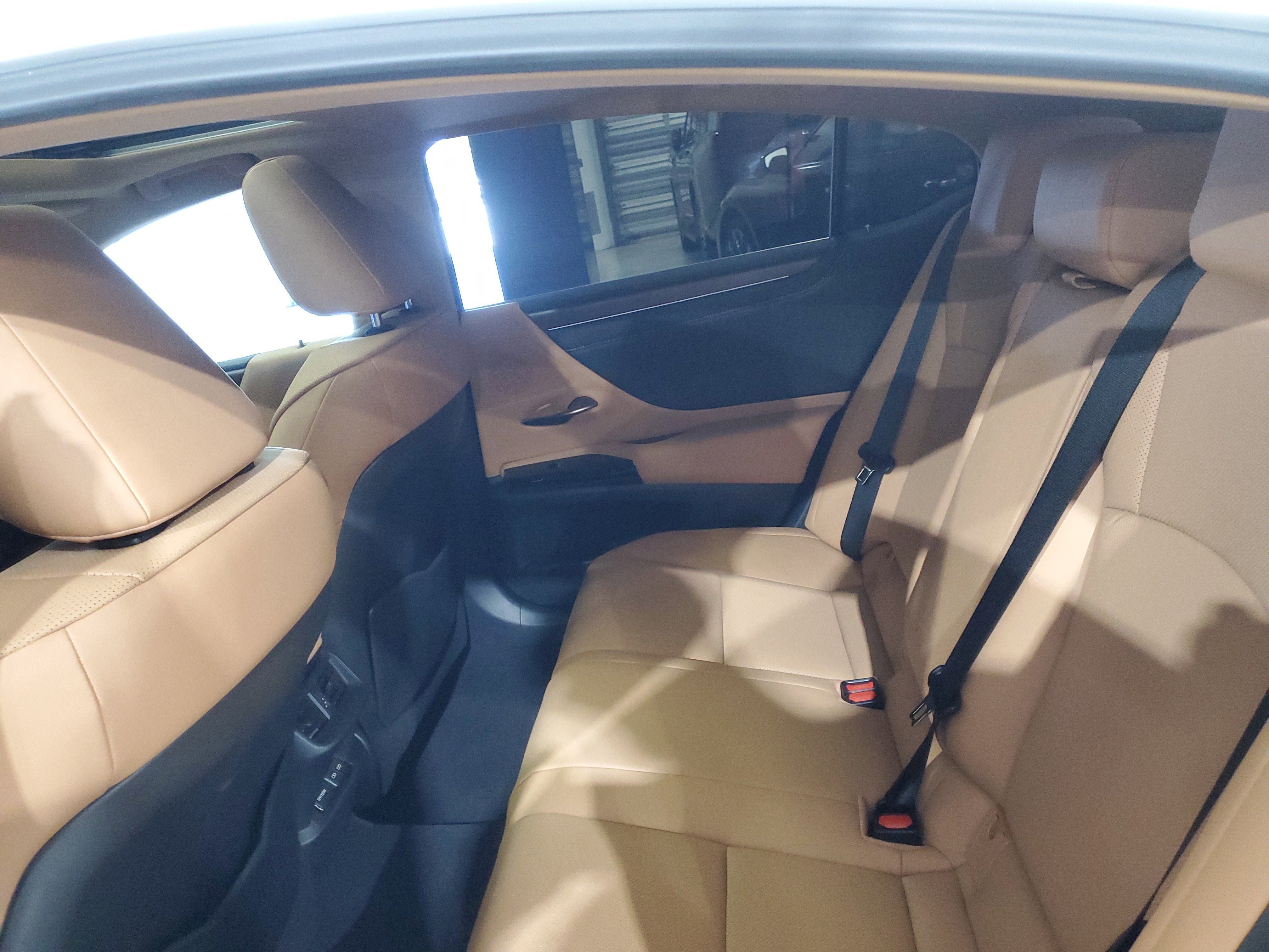 Used 2025 Lexus ES 300h w/ Premium Package image 13