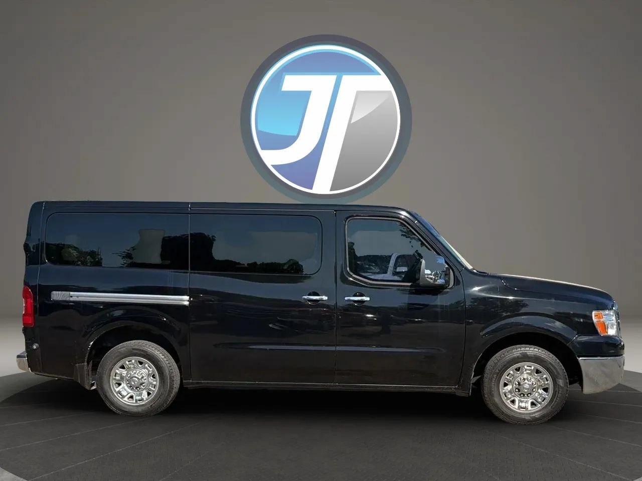 Used 2014 Nissan NV 3500 SL w/ Technology Package RWD image 4