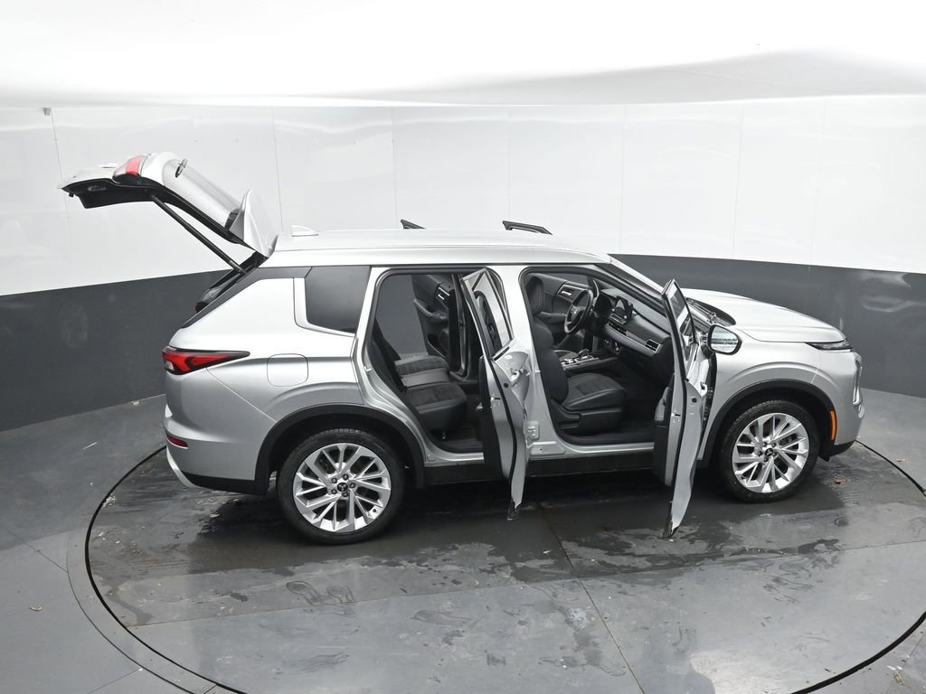 Used 2024 Mitsubishi Outlander SE image 55