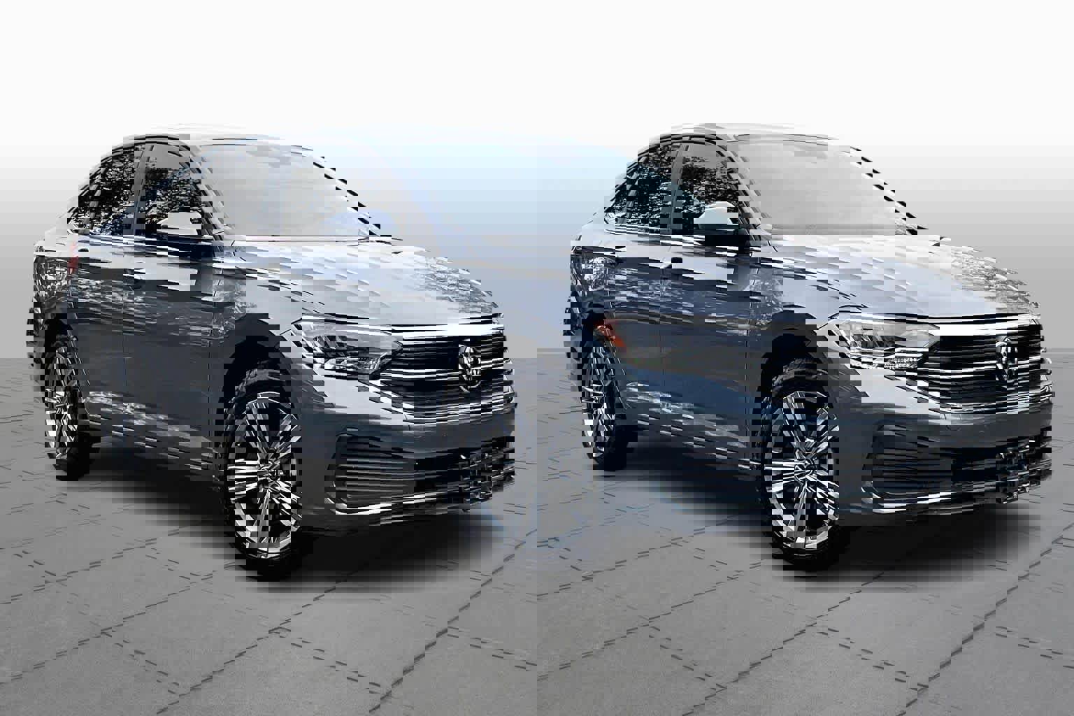 Certified 2023 Volkswagen Jetta SE image 3