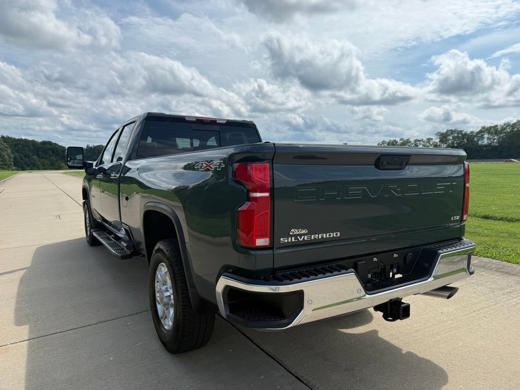 Used 2026 Chevrolet Silverado 2500 LTZ w/ LTZ Premium Package AWD/4WD image 9