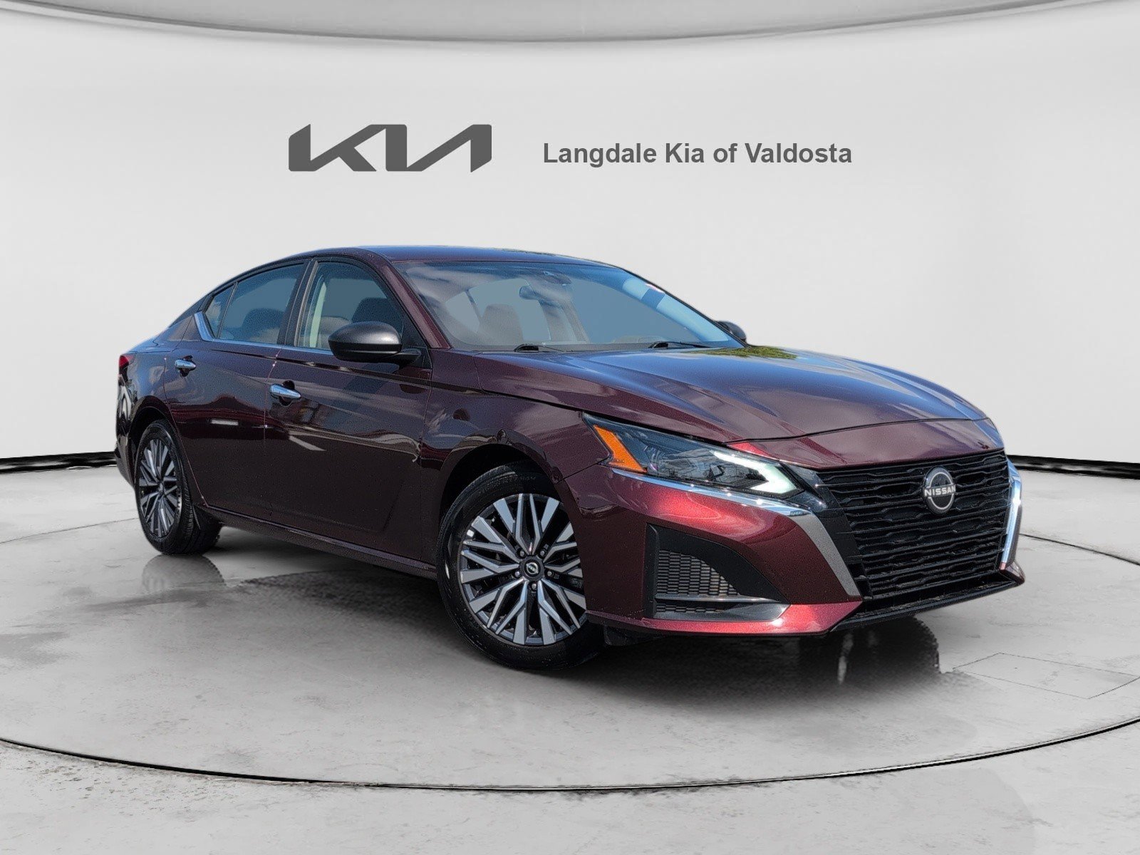 Used 2024 Nissan Altima 2.5 SV FWD image 1