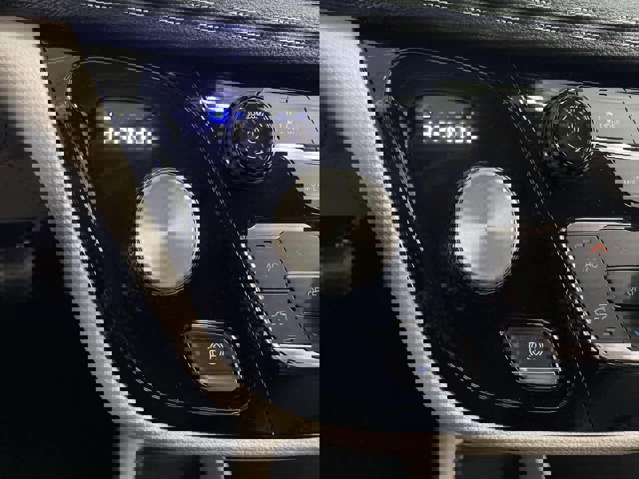 Used 2024 Chrysler Pacifica Select image 27