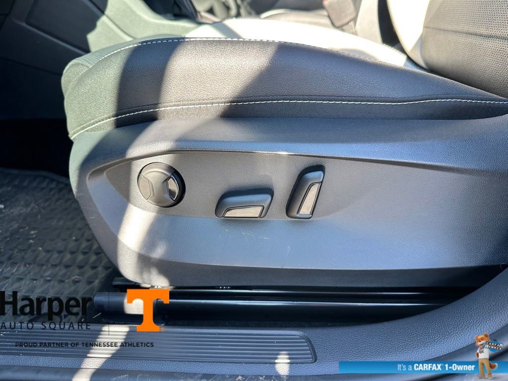 Used 2025 Volkswagen Taos SEL w/ Black Wheel Plus Package image 18