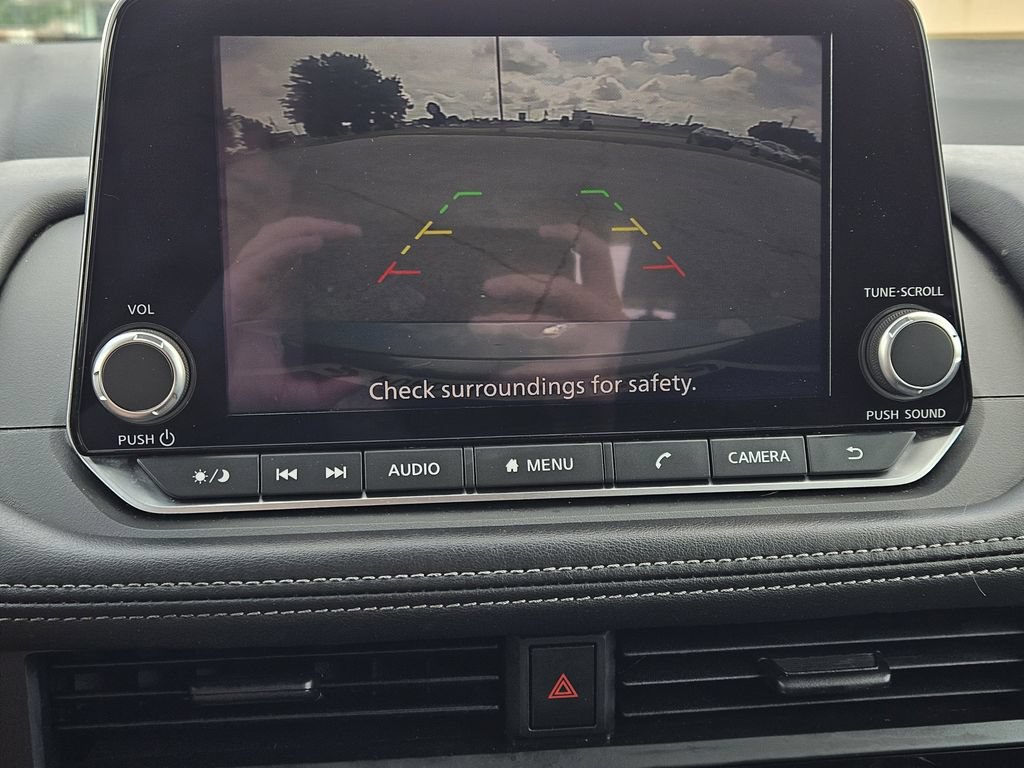 Used 2024 Nissan Rogue S FWD image 14