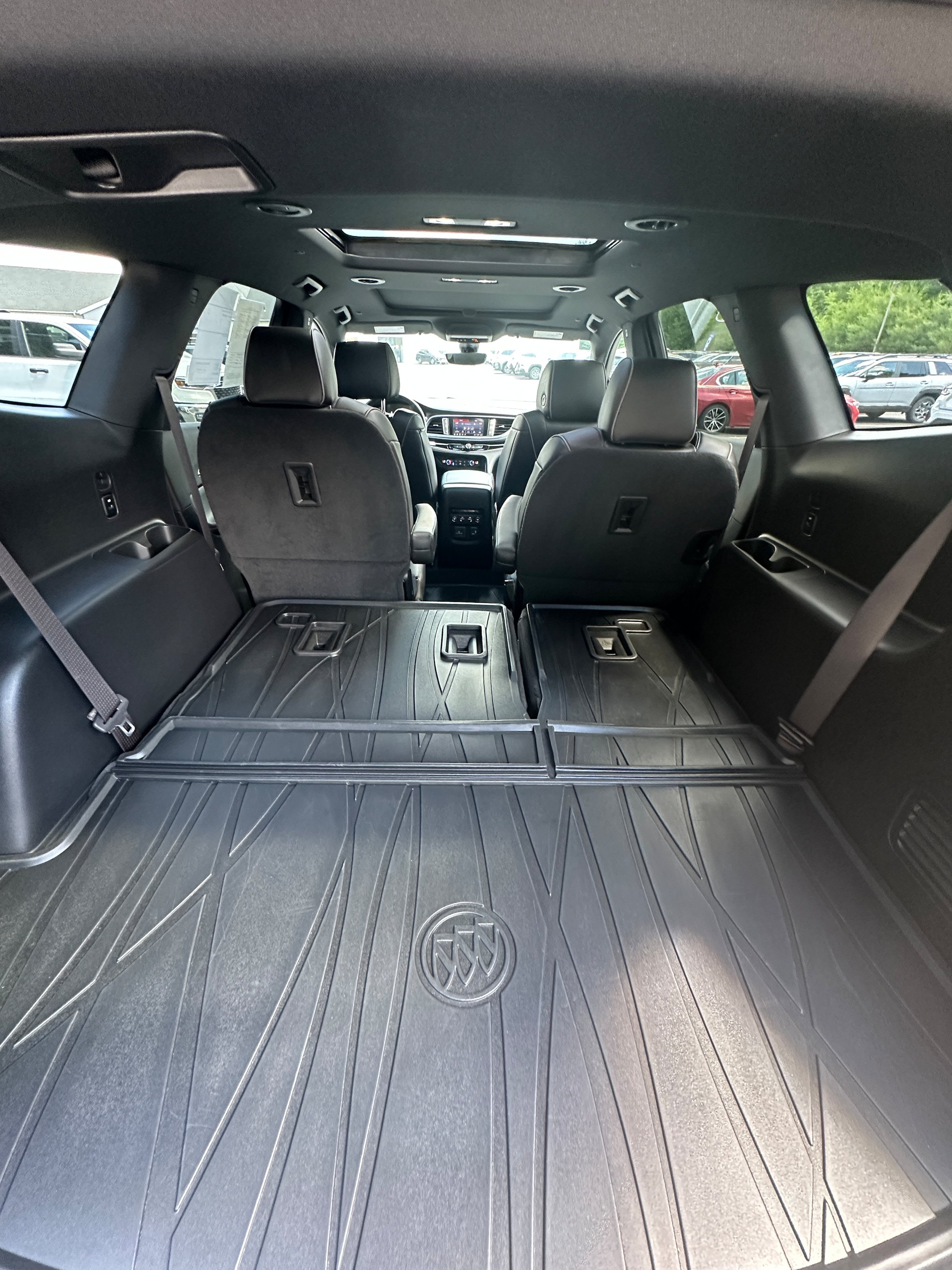 Used 2023 Buick Enclave Avenir w/ Avenir Technology Package AWD/4WD image 9
