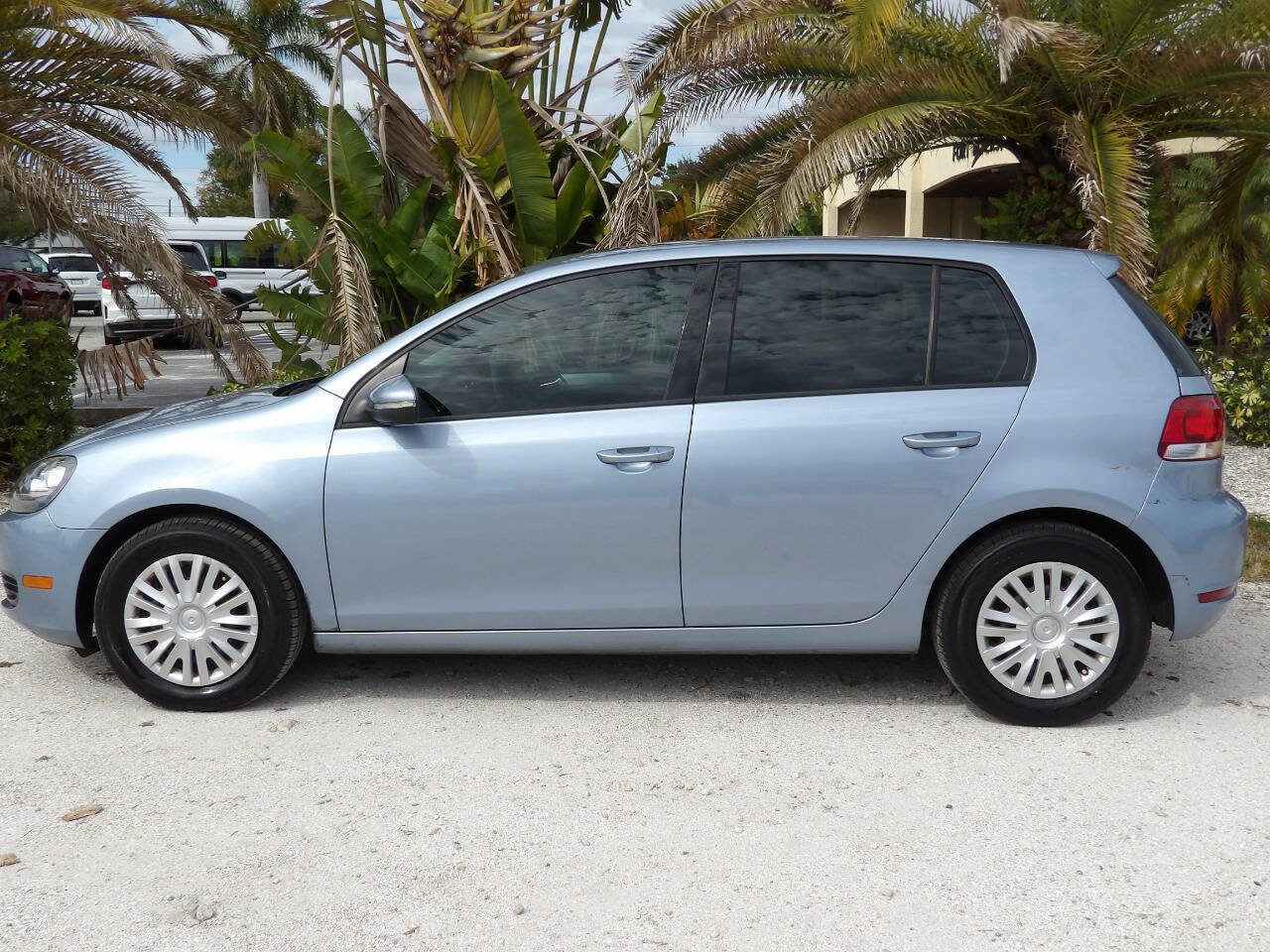 Used 2011 Volkswagen Golf 4-Door image 3