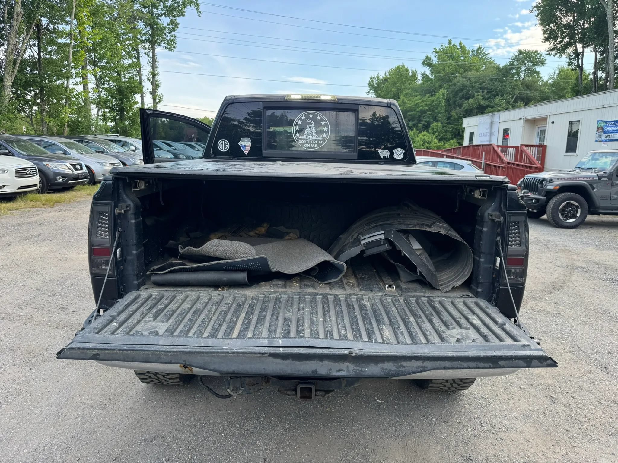 Used 2005 Nissan Titan LE AWD/4WD image 21