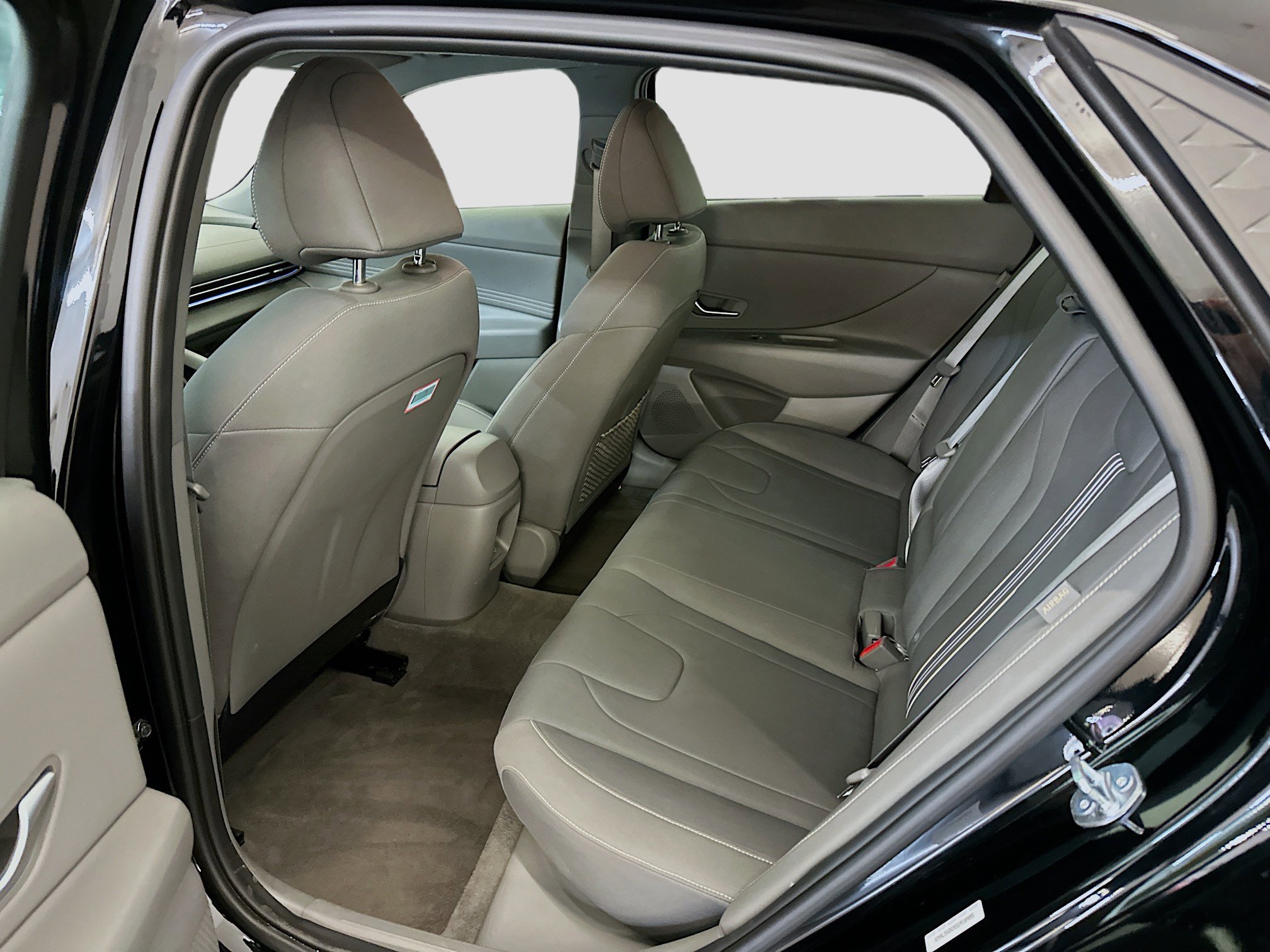 Used 2025 Hyundai Elantra SEL image 30