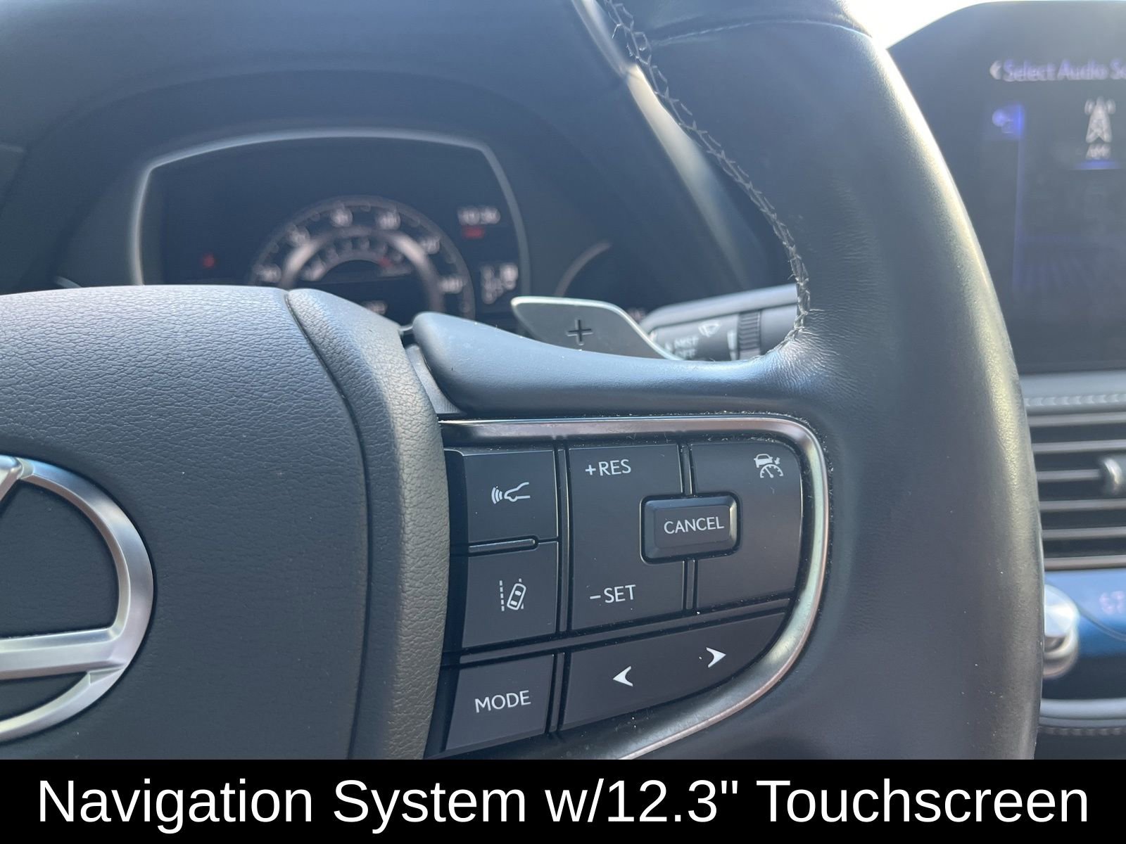 Used 2022 Lexus LS 500 w/ Accessory Package (Z2) RWD image 15