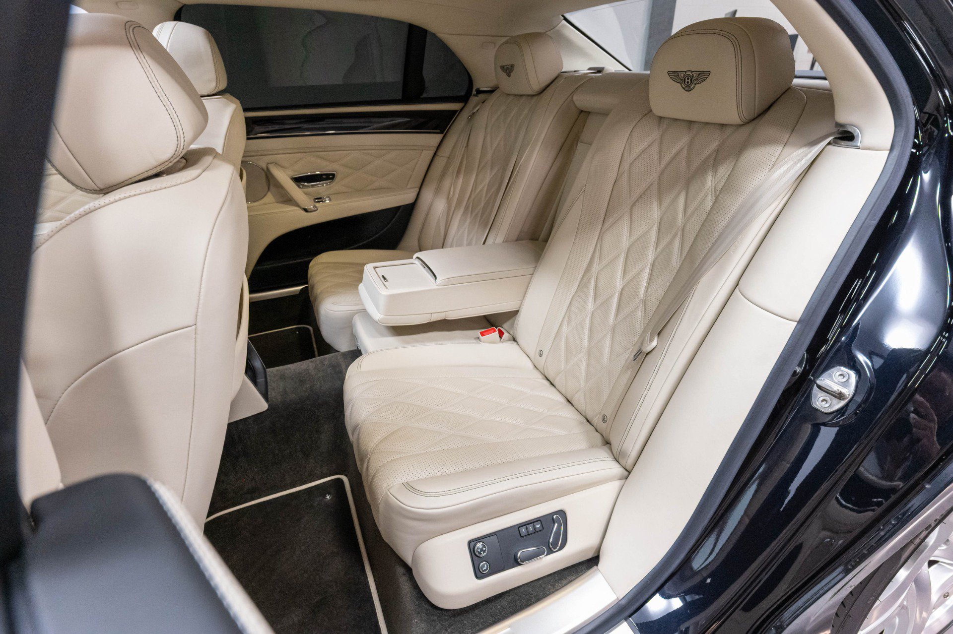 Used 2015 Bentley Flying Spur V8 AWD/4WD image 14