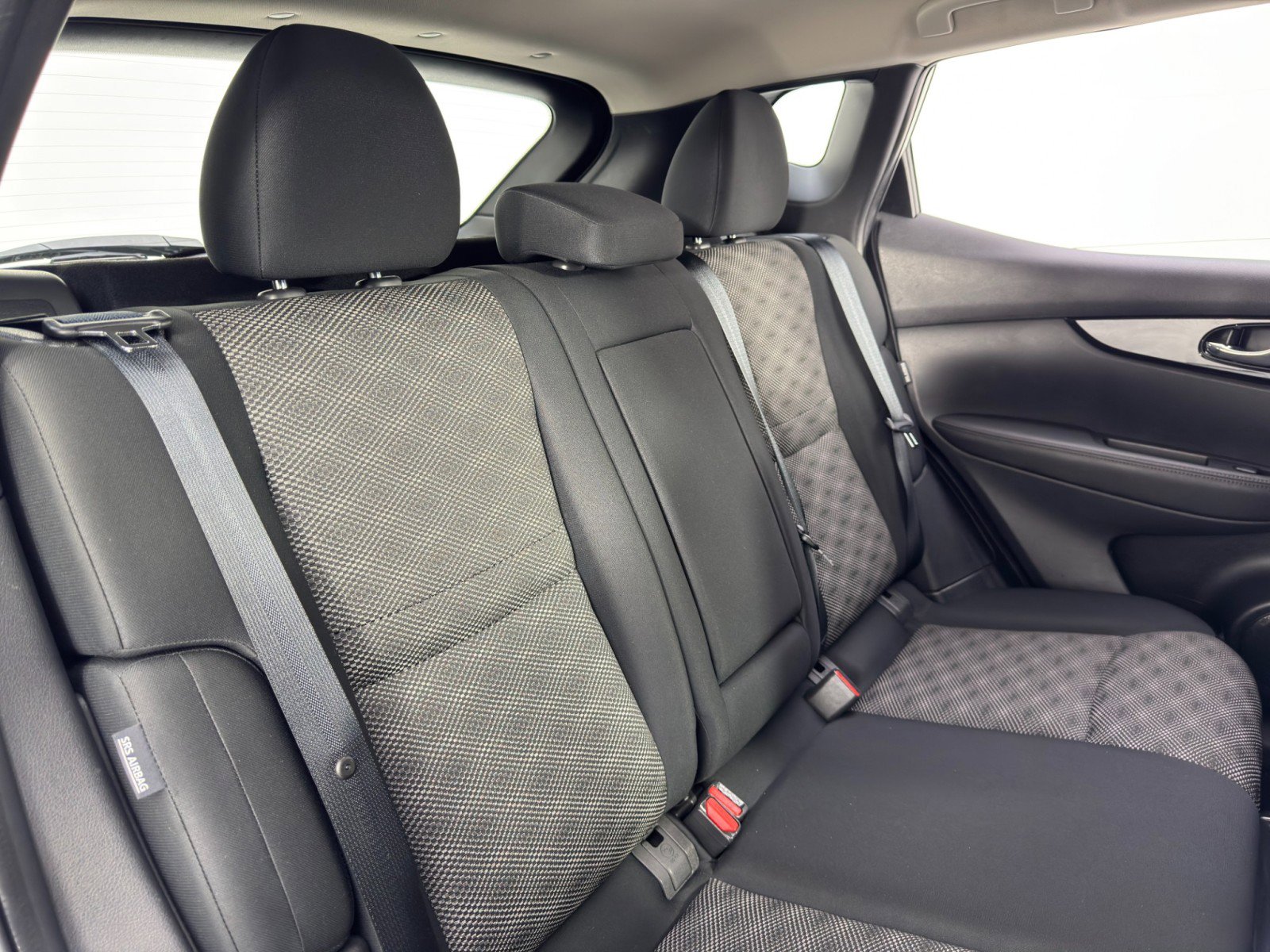 Used 2022 Nissan Rogue Sport SV image 34