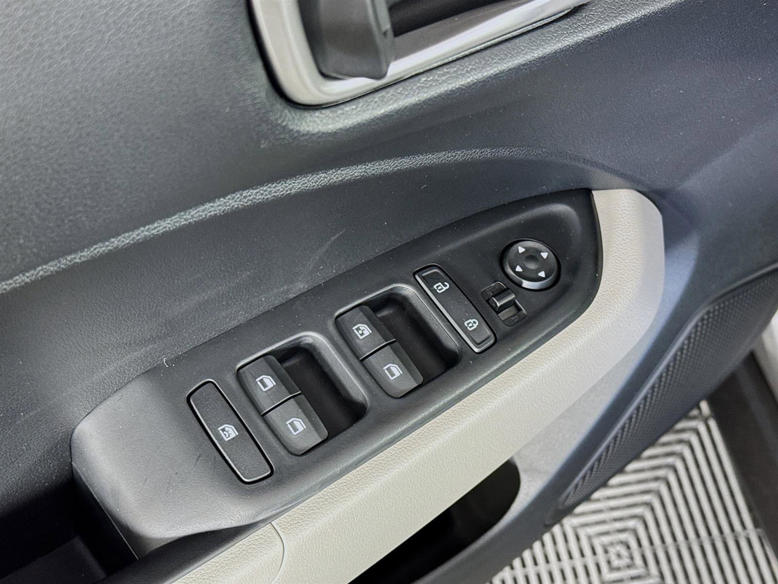 New 2025 Hyundai Venue SEL image 18