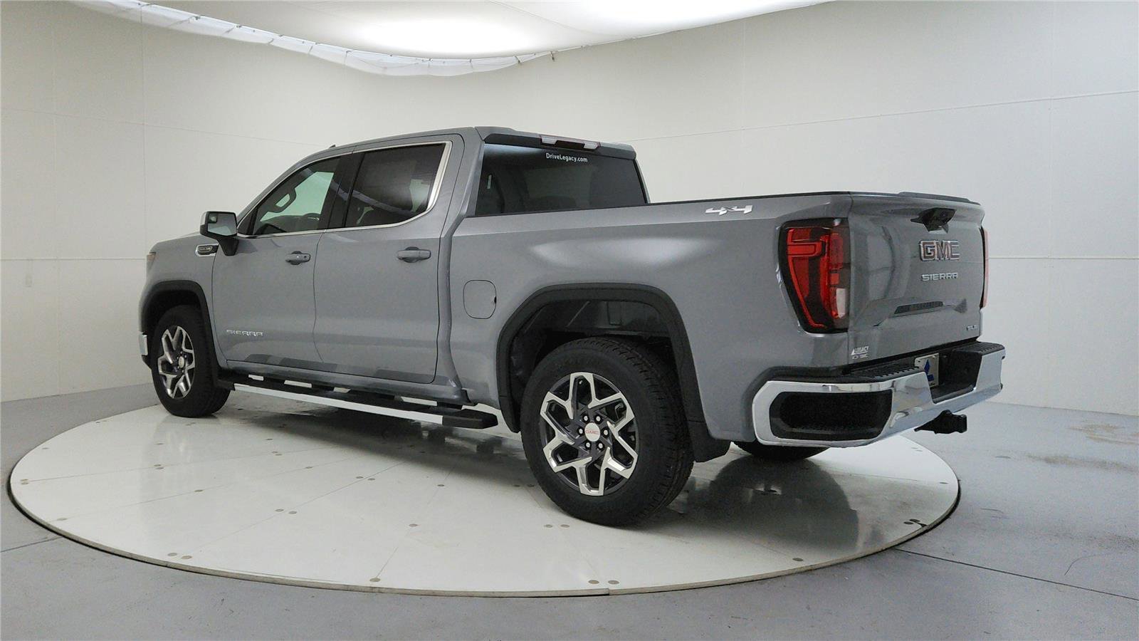 Used 2025 GMC Sierra 1500 SLE image 5