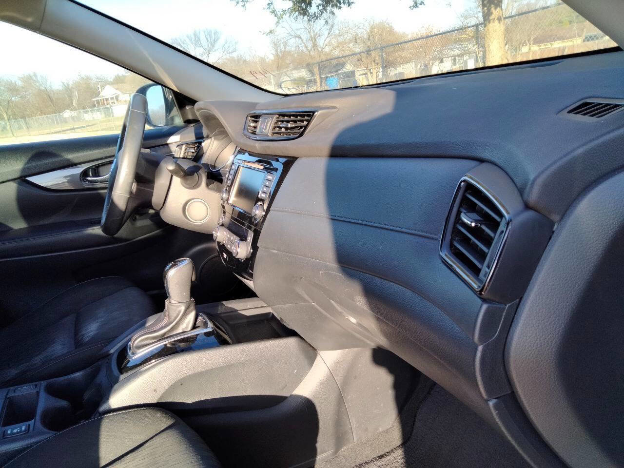 Used 2018 Nissan Rogue SV image 20