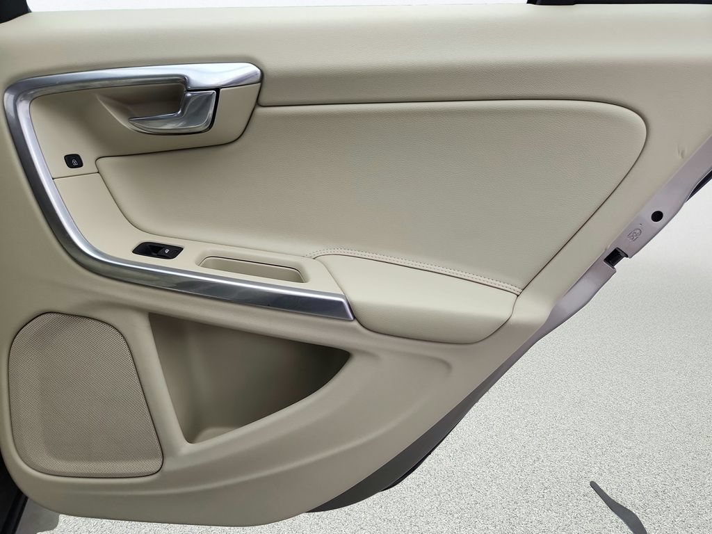 Used 2016 Volvo V60 T5 Platinum w/ Climate Package FWD image 35