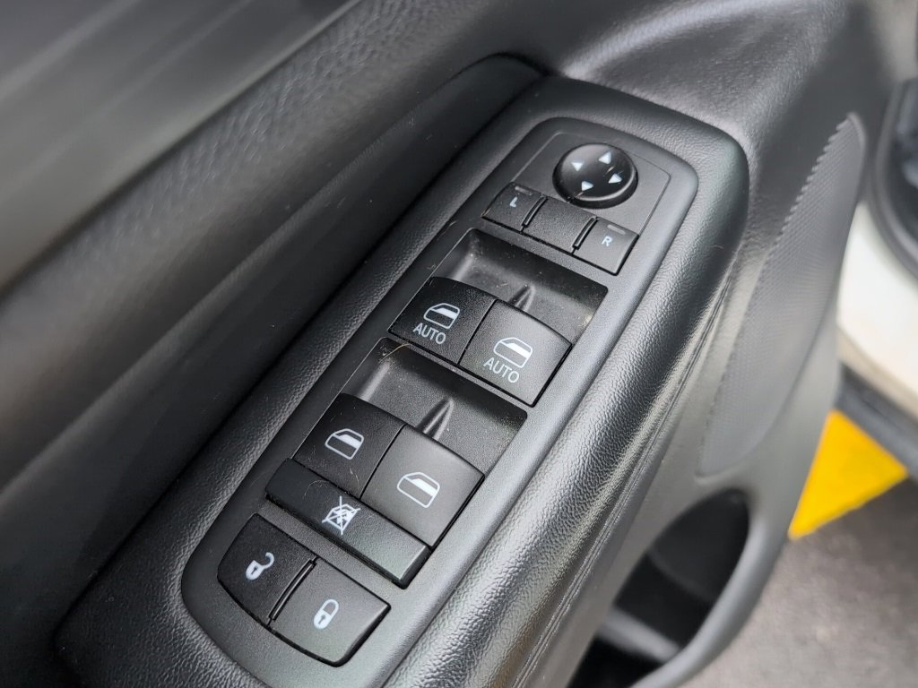 Used 2020 Jeep Grand Cherokee Laredo w/ 18" Wheel & 8.4" Radio Group image 23