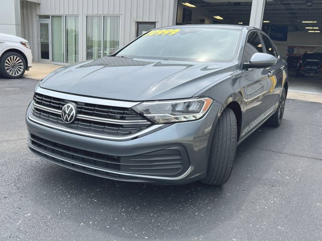 Used 2024 Volkswagen Jetta SE FWD image 4