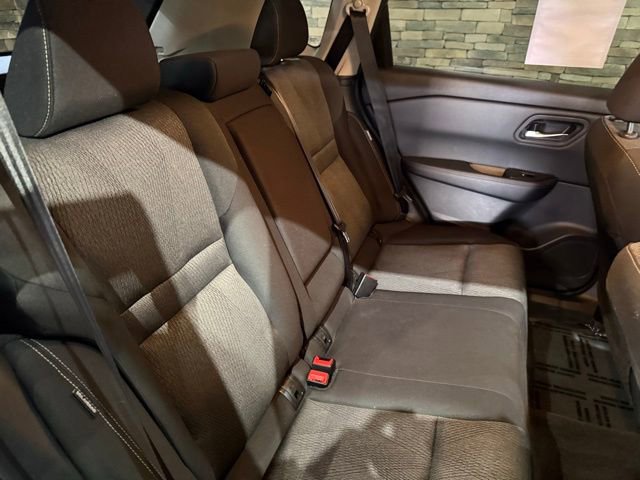 Certified 2025 Nissan Rogue SV image 37