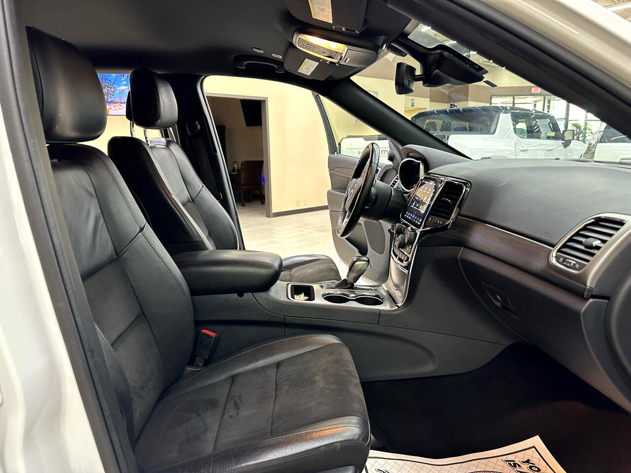 Used 2022 Jeep Grand Cherokee Laredo X image 45