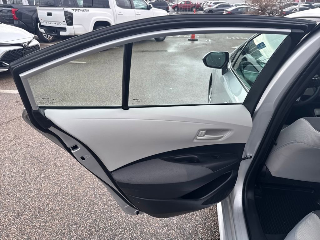 Used 2025 Toyota Corolla LE w/ Convenience Package image 36