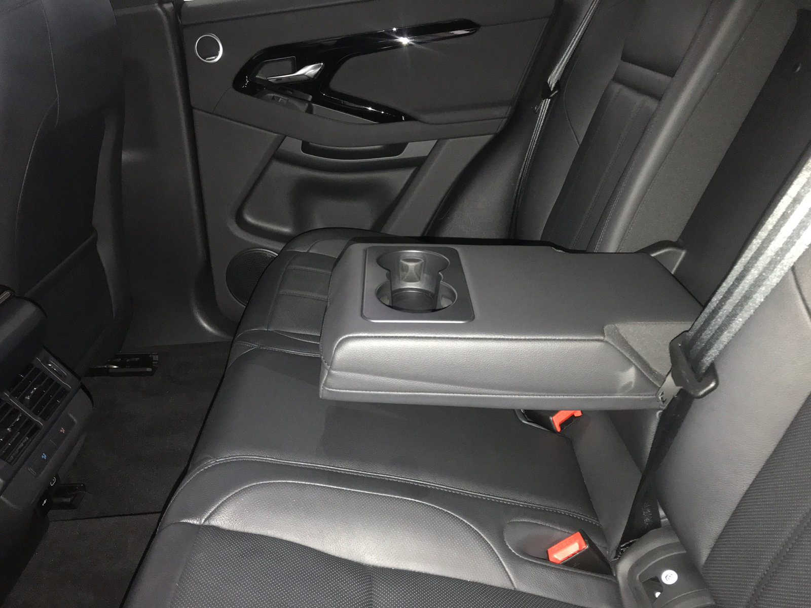 Used 2024 Land Rover Range Rover Evoque Dynamic SE AWD/4WD image 15