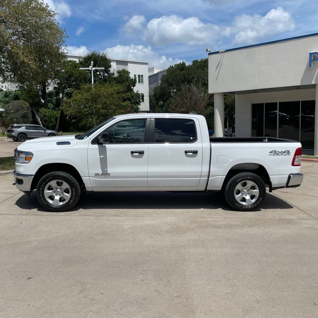 Used 2024 RAM 1500 Big Horn AWD/4WD image 3
