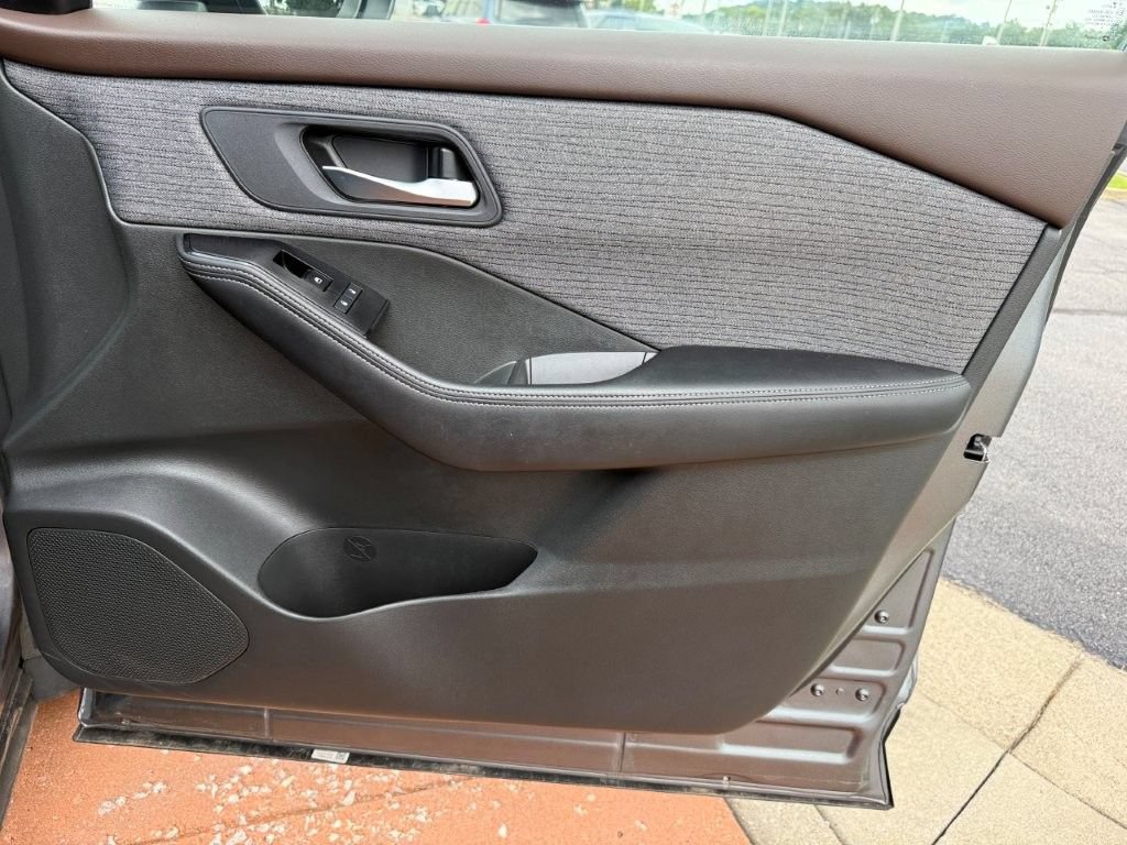 Used 2023 Nissan Rogue SV AWD/4WD image 20