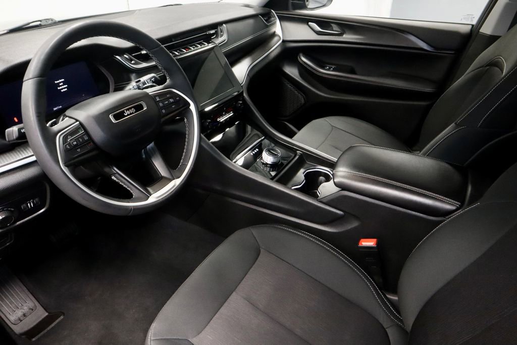 Used 2024 Jeep Grand Cherokee L Laredo w/ Luxury Tech Group I image 25