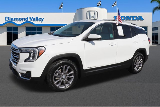 Used 2023 GMC Terrain SLT image 3
