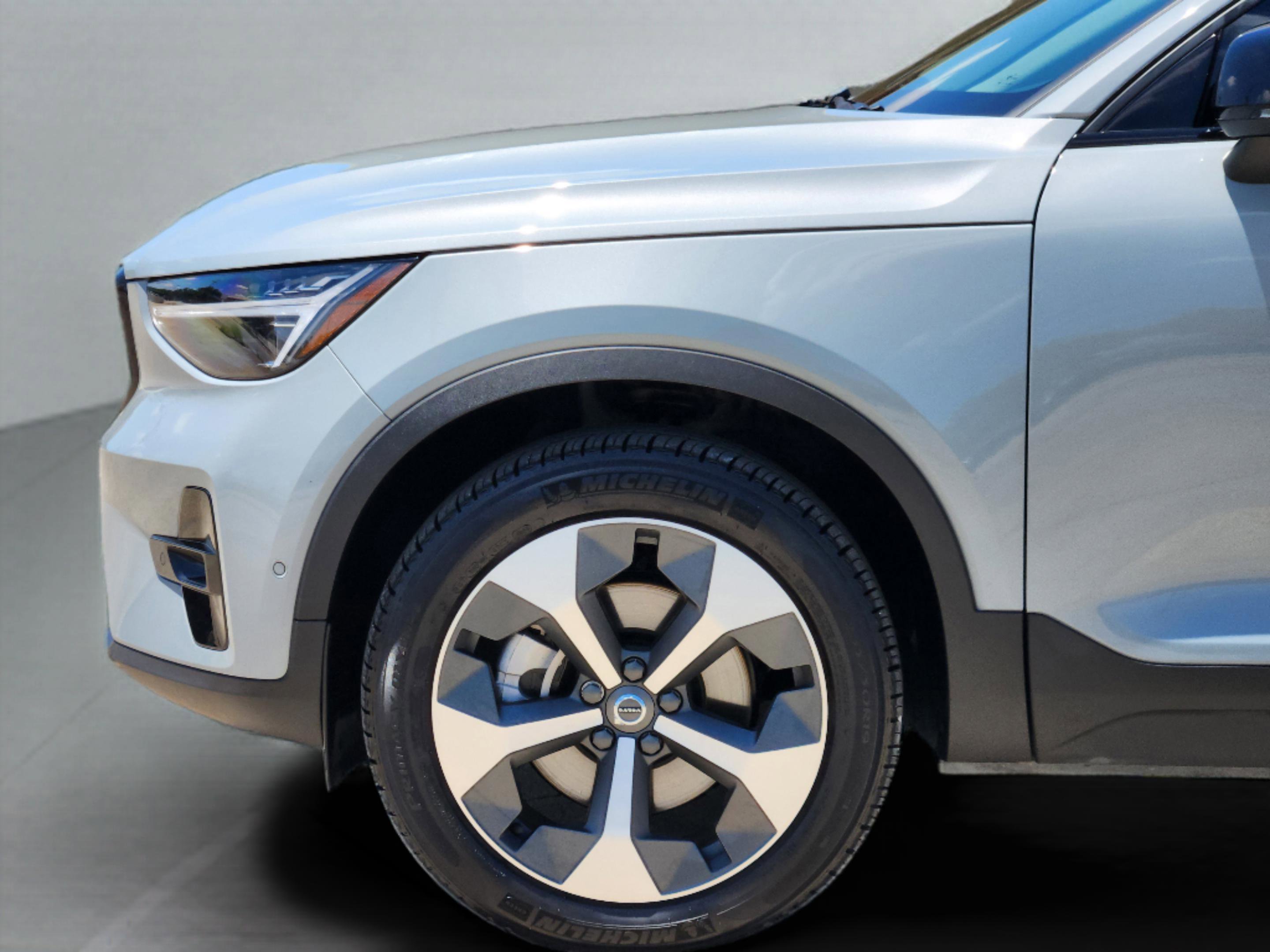 Used 2026 Volvo XC40 B5 Plus w/ Protection Package Premier AWD/4WD image 40